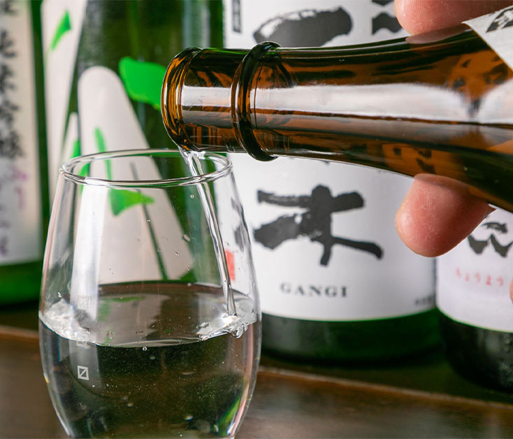 お一人でもグループでも 日本酒好きが集まれる場所