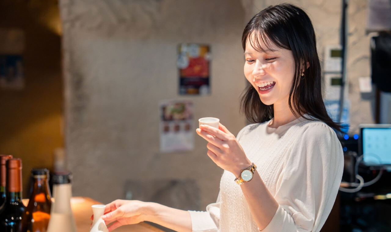 1人でふらっとカウンター 店主や日本酒好きと弾む会話