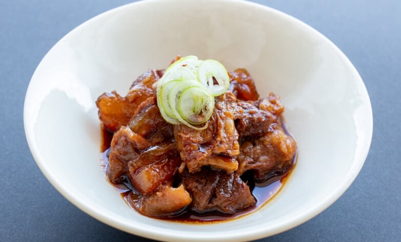 牛すじ煮込み×銘柄名(酒蔵名)